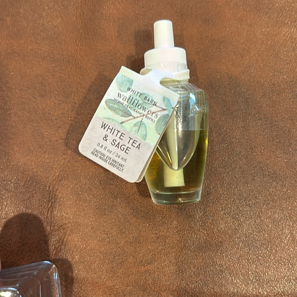Bath and body wall diffuser refill scent